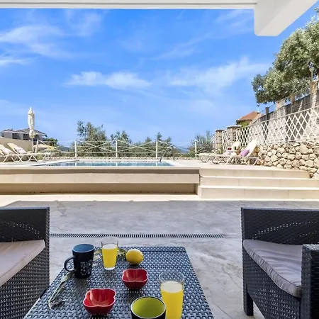 Aktaia Apartment *
